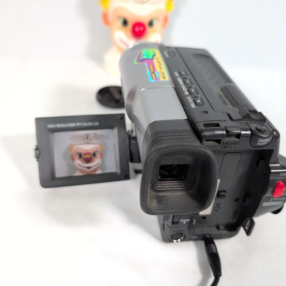 Samsung SCL700 HI8 8mm Video Camcorder Camera 880x Zoom Playback In B&W Only
